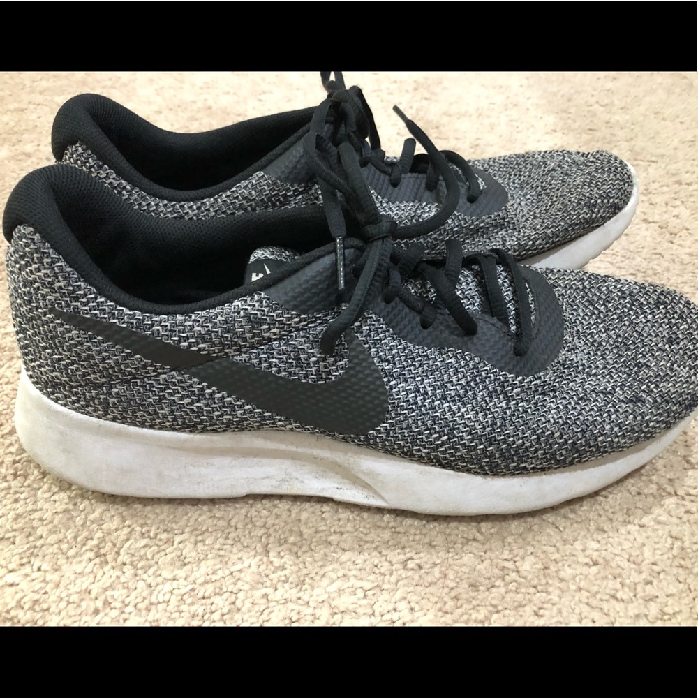Men’s Nike Tanjun SE, Size 13, Black and White